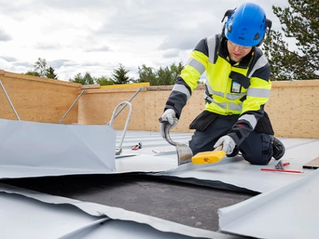 Katon korjaus peltikatolla