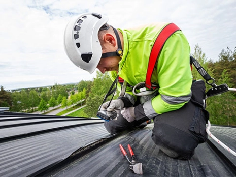 Vesikaton kuntotarkastus perustuu pääosin pintapuolisiin, mutta myös pienimuotoisesti rakenteisiin kohdistuviin, rakenteita rikkomattomiin tarkastusmenetelmiiin.