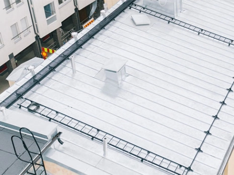 Kattoturvatuotteilla varmistetaan turvallinen pääsy ja liikkuminen katolla