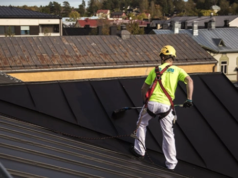 Peltikaton huoltomaalaus