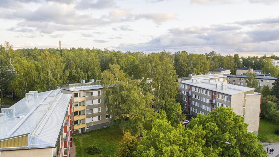 Taloyhtiön peltikattoremontti Helsingissä, As Oy Kannelmäki