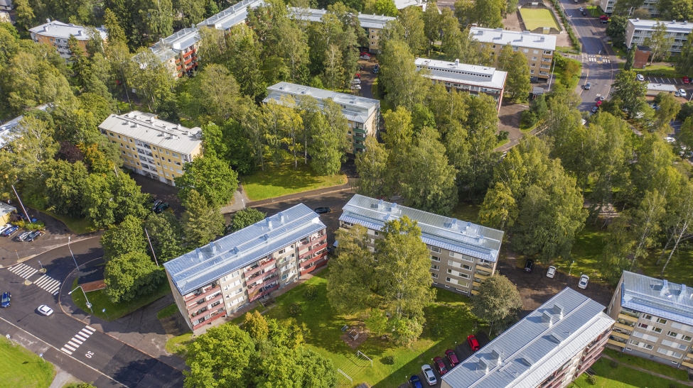 Taloyhtiön peltikattoremontti Helsingissä, As Oy Kannelmäki