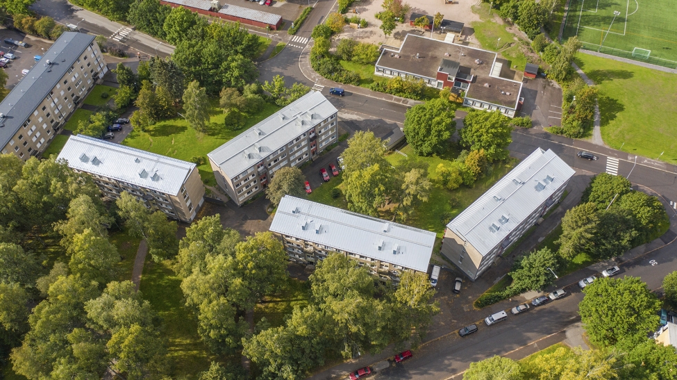 Taloyhtiön peltikattoremontti Helsingissä, As Oy Kannelmäki